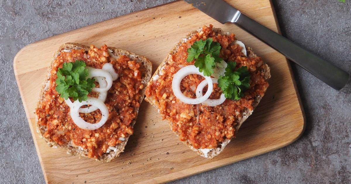 Veganer Brotaufstrich nach Mett-Art • Grüner Zucker