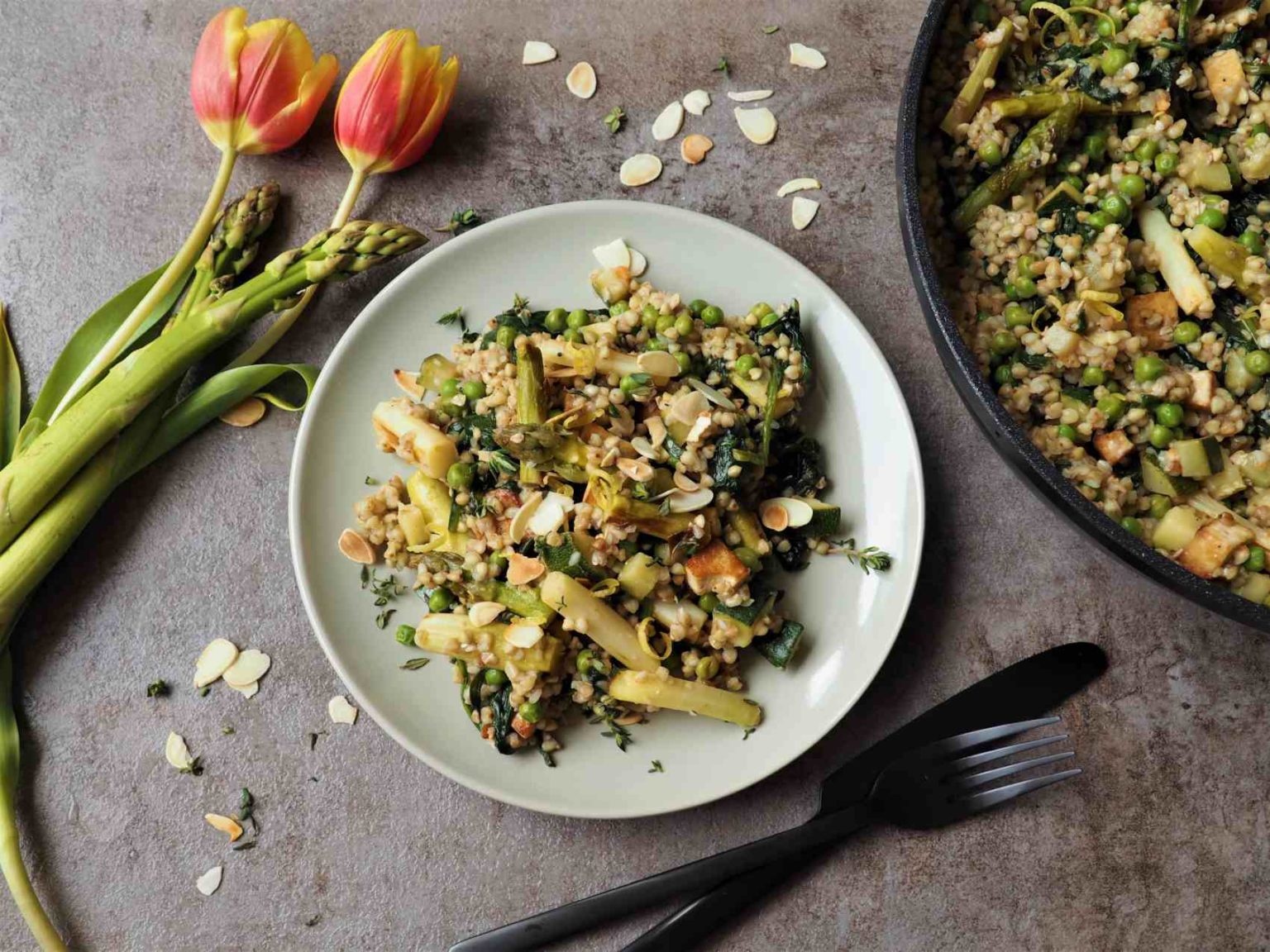 Veganes Spargel-Buchweizen-Risotto • Grüner Zucker