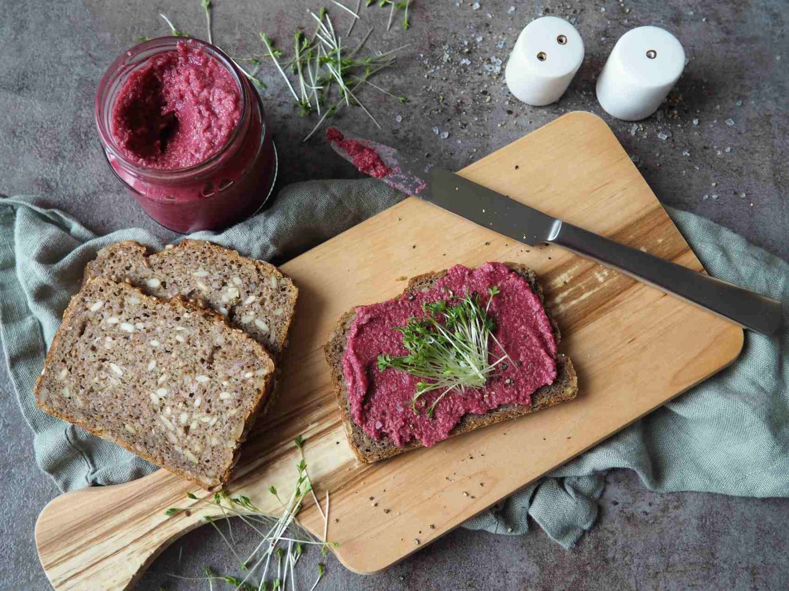 Frischer Rote-Bete-Meerrettich-Aufstrich • Grüner Zucker