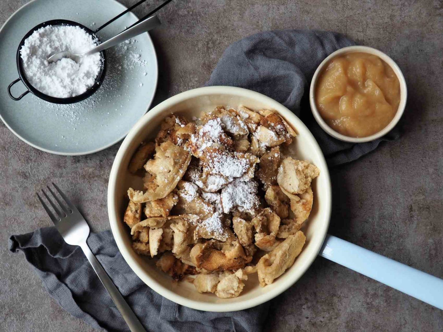 Veganer Kaiserschmarrn mit Apfelmark - Ohne Schnickschnack • Grüner Zucker