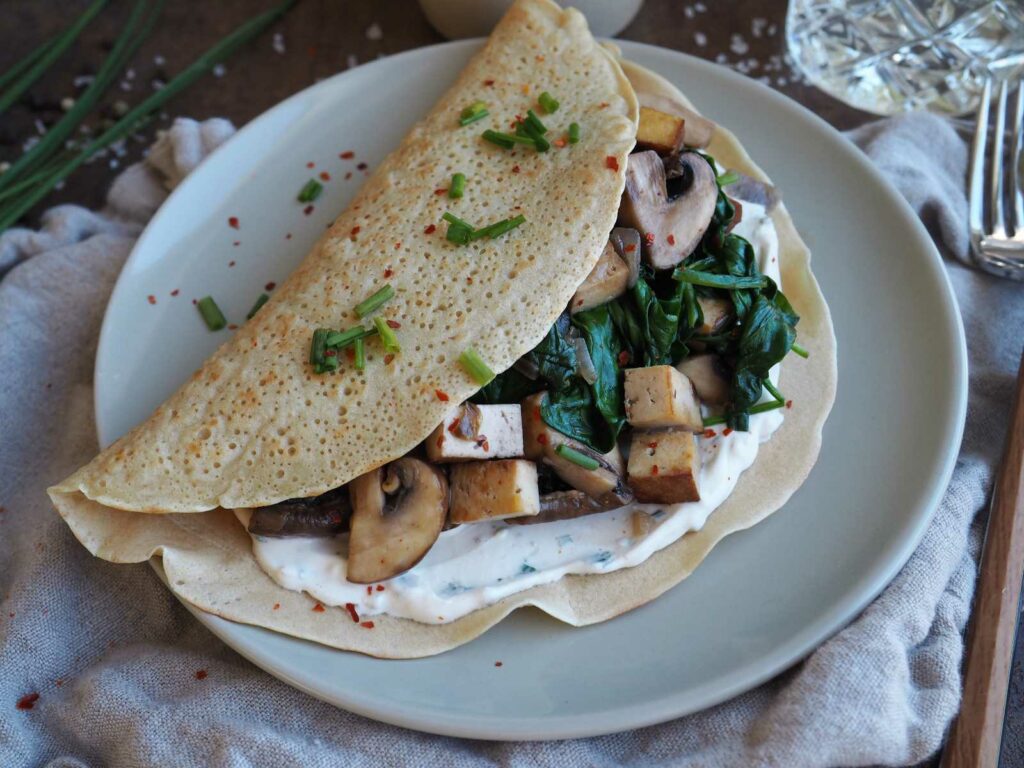 Herzhafte vegane Pfannkuchen mit Champignon-Spinat-Füllung • Grüner Zucker