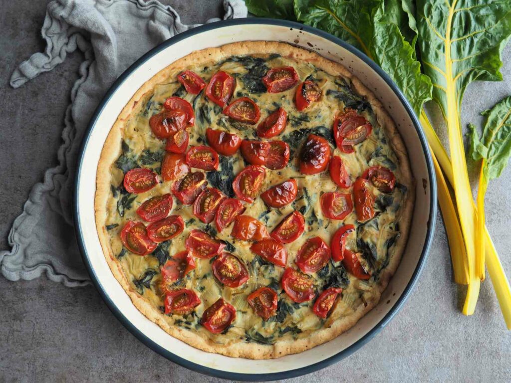 Vegane Mangold-Quiche mit Tomaten