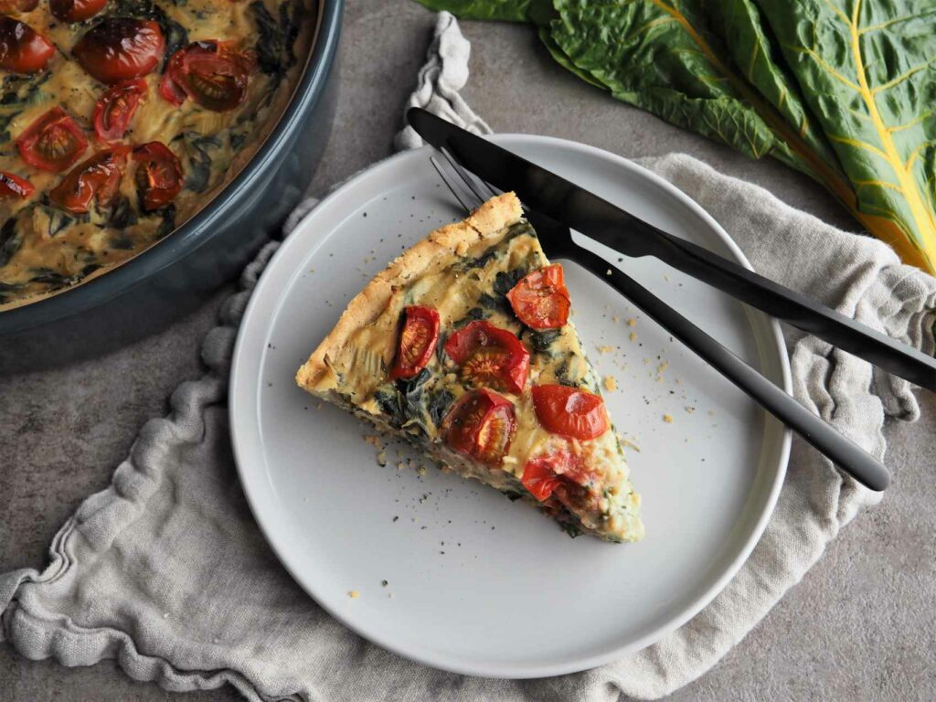 Vegane Mangold-Quiche mit Tomaten • Grüner Zucker